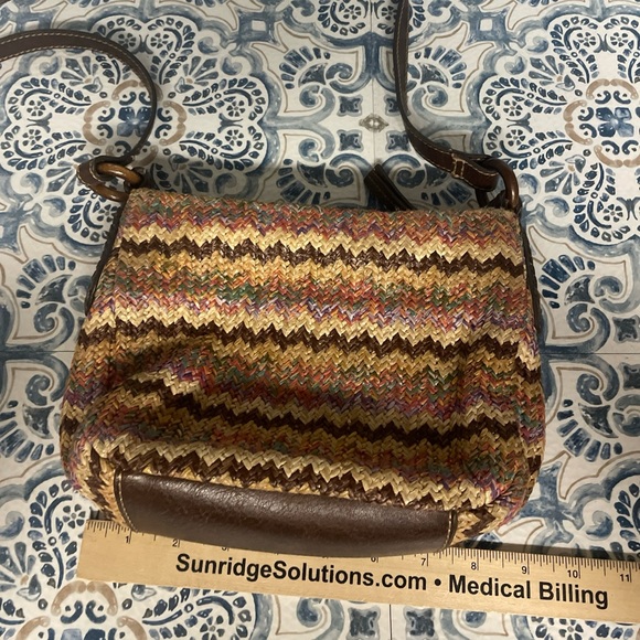 FOSSIL KEY PER multi zig zag straw woven shoulder bag with leather trim - Picture 5 of 13